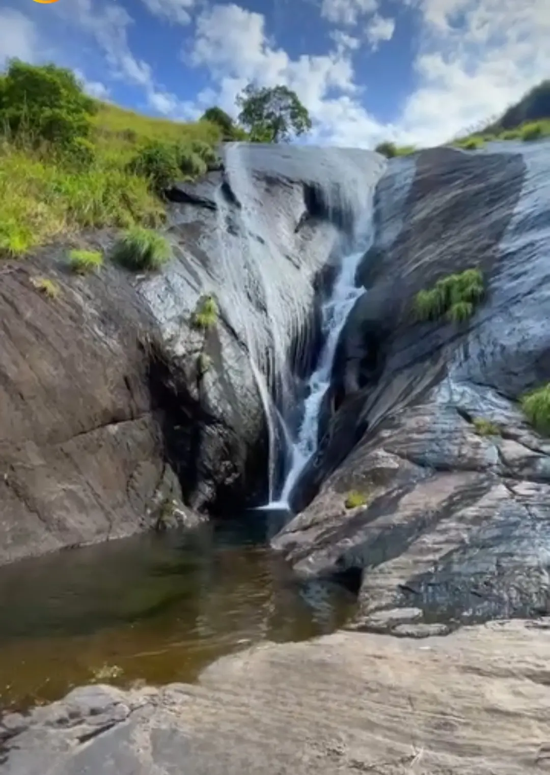 mundakkai old water falls